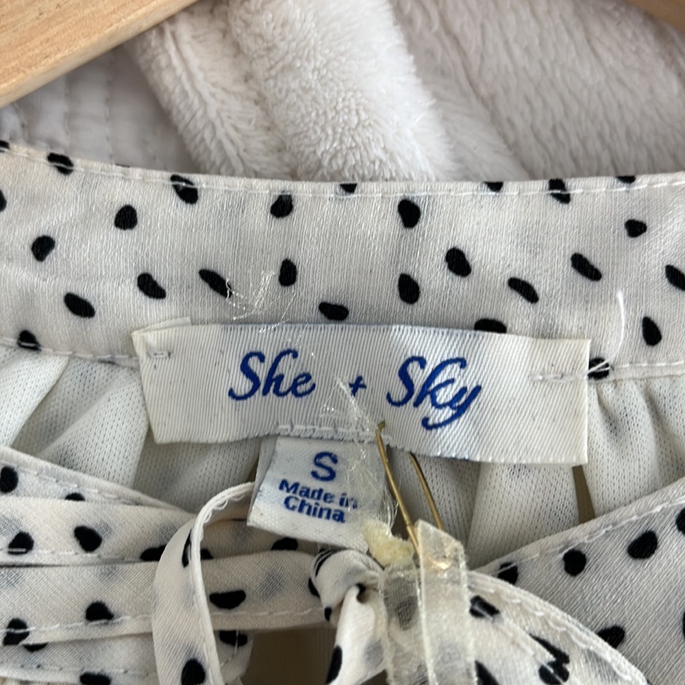 A gorgeous spring dress 👗 - Picture 8 of 9